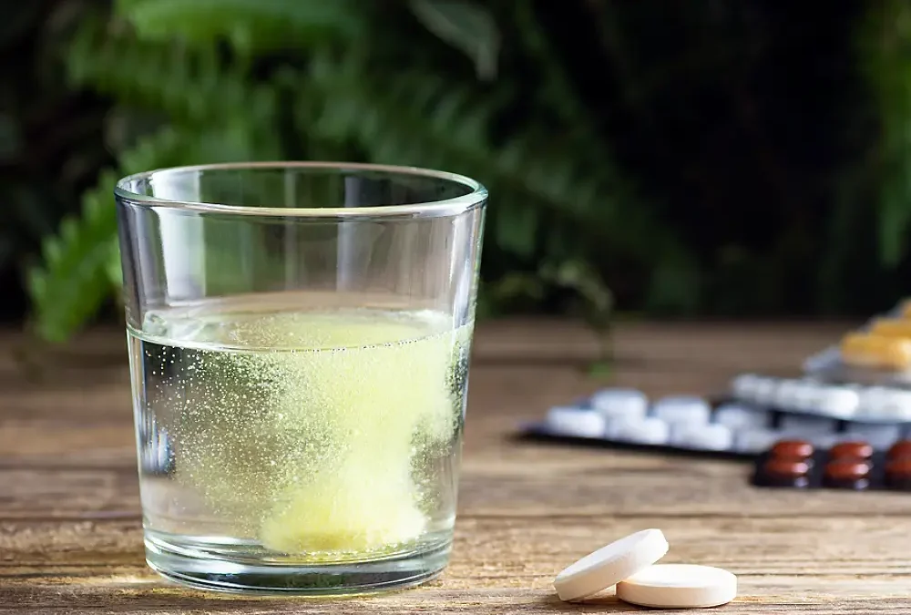 Multivitamin Efervesan: Suda Eriyen Multivitaminlerin Avantaj ve Dezavantajları